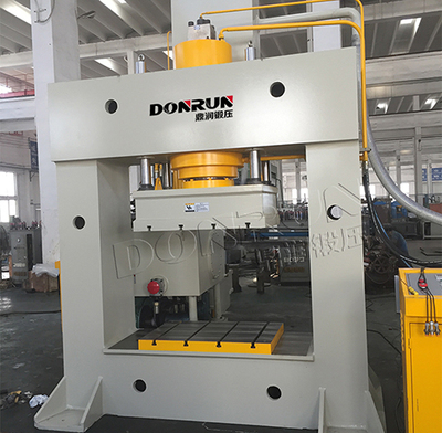 200吨大跨径龙门液压机